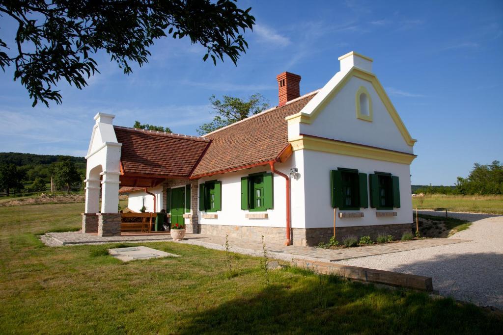 Oereghegyi Apartman Vindornyalak ภายนอก รูปภาพ